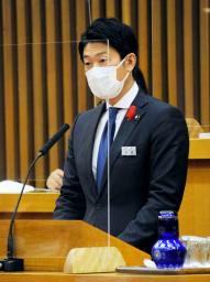 <p>　旭川市議会で答弁する今津寛介市長＝２８日午前、北海道旭川市</p>
