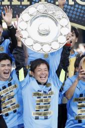 <p>　サッカーＪ１で監督として最多４度目の優勝を果たした川崎の鬼木達（おにき・とおる）さん</p>