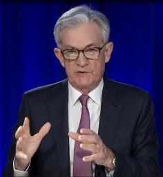 <p>　オンラインで記者会見するＦＲＢのパウエル議長＝３日（共同）</p>