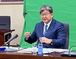 <p>　オンライン形式で開かれたＡＰＥＣ閣僚会議に出席する萩生田経産相＝８日夜（経産省提供）</p>