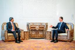 <p>　９日、シリアの首都ダマスカスで、アサド大統領（右）と会談するアラブ首長国連邦（ＵＡＥ）のアブドラ外務・国際協力相（ＵＡＥ外務省提供、ゲッティ＝共同）</p>