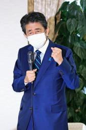 <p>　細田派の総会であいさつする安倍元首相＝１１日午前、東京・永田町の党本部</p>