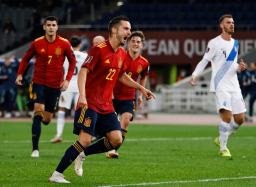 <p>　Ｗ杯欧州予選のギリシャ戦でＰＫを決め、喜ぶスペインのパブロ・サラビア＝１１日、アテネ（ロイター＝共同）</p>