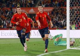 <p>　Ｗ杯欧州予選のスウェーデン戦で得点を喜ぶスペインのモラタ（手前右）＝セビリア（ロイター＝共同）</p>