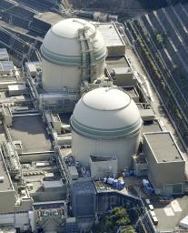 <p>　関西電力高浜原発の３号機（奥）と４号機＝福井県高浜町</p>