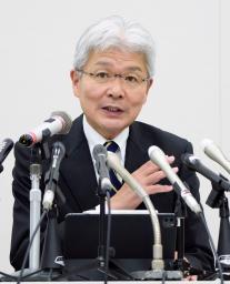<p>　代表選への出馬を表明し、記者会見する立憲民主党の逢坂誠二氏＝１７日午後、国会</p>