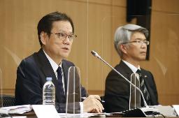 <p>　８月、システム障害が発生したことを受け、記者会見するみずほフィナンシャルグループの坂井辰史社長（左）と、みずほ銀行の藤原弘治頭取＝東京都千代田区</p>