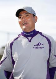 <p>　エンゼルス・大谷翔平が米大リーグ、ア・リーグＭＶＰに選ばれ、取材に応じる大谷の母校、岩手・花巻東高の佐々木洋監督＝１９日午前、東京都町田市</p>