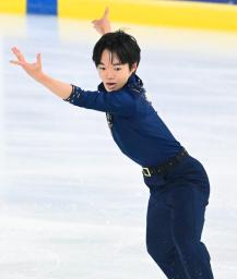 <p>　男子ＳＰで首位に立った鍵山優真＝グルノーブル（共同）</p>