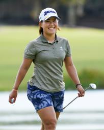 <p>　第２ラウンド、４番でバーディーを決め、笑顔を見せる畑岡奈紗。通算６アンダーで１９位＝ティブロンＧＣ（共同）</p>