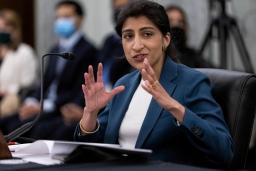 <p>　米議会上院商業科学運輸委員会の指名公聴会で証言するカーンＦＴＣ委員長＝４月２１日、ワシントン（ロイター＝共同）</p>
