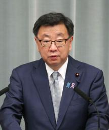 <p>　記者会見する松野官房長官＝２２日午前、首相官邸</p>