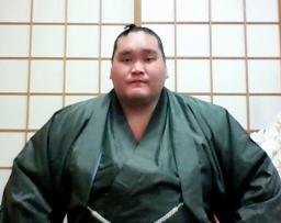 <p>　九州場所の全勝優勝から一夜明け、オンラインで記者会見する横綱照ノ富士＝２９日午前</p>