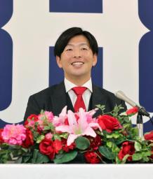 <p>　契約更改交渉を終え、記者会見する広島・大瀬良＝１４日、マツダスタジアム</p>