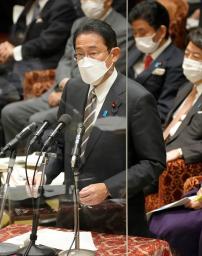 <p>　衆院予算委で答弁する岸田首相＝１４日午後</p>