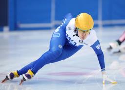 　女子５００メートル決勝　優勝した神長汐音＝丸善インテック大阪プールアイススケート場