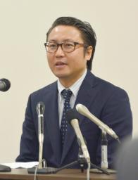 　記者会見する大石賢吾氏＝２１日午前、長崎県庁