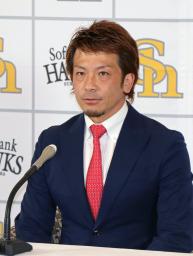 　契約更改交渉を終え、記者会見するソフトバンク・松田＝２１日、ペイペイドーム