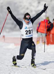 　最終日、男子１５キロフリーでゴールする宮沢大志。総合優勝を果たした＝北海道音威子府村