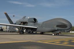 　米国の無人偵察機グローバルホーク＝２０１８年１０月、イタリア南部（米国空軍提供・ＡＰ＝共同）