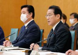 　「デジタル田園都市国家構想実現会議」であいさつする岸田首相（右）＝２８日午前、首相官邸