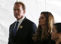 　アーノルド・シュワルツェネッガー氏（左）とマリア・シュライバーさん＝２０１６年、米カリフォルニア州（ロイター＝共同）
