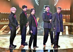 　第６３回日本レコード大賞で、大賞を受賞したＤａ―ｉＣＥ＝３０日夜、東京都渋谷区の新国立劇場（（Ｃ）ＴＢＳ）