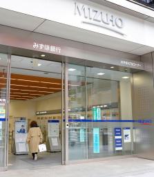 　みずほ銀行のＡＴＭ＝３１日午後、東京都中央区