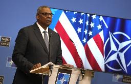 　２０２１年１０月、ＮＡＴＯの国防相理事会後に記者会見するオースティン米国防長官＝ブリュッセル（ＡＰ＝共同）