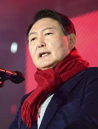 　選挙対策委員会発足式で演説する尹錫悦氏＝２０２１年１２月６日、ソウル（共同）