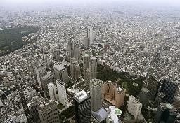 　東京都庁舎（中央）＝東京都新宿区
