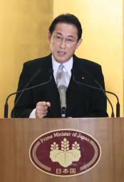 　伊勢神宮の参拝を終え、年頭の記者会見をする岸田首相＝４日午後、三重県伊勢市
