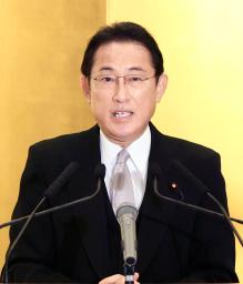 　伊勢神宮の参拝を終え、年頭の記者会見をする岸田首相＝４日午後、三重県伊勢市