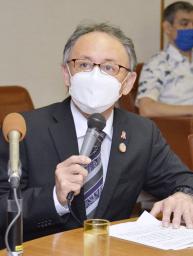 　経済団体との協議であいさつする沖縄県の玉城デニー知事＝５日午後、県庁