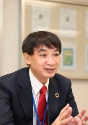　取材に応じるＵＰＵの目時政彦事務局長＝５日、スイス・ベルン（共同）