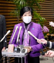 　岸田首相との会談を終え、取材に応じる東京都の小池百合子知事＝６日午後、首相官邸