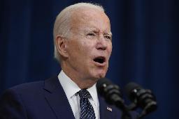 　１５日、サウジアラビアのジッダで話すバイデン米大統領（ＡＰ＝共同）