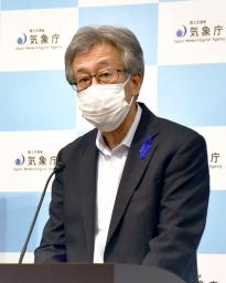 　記者会見する気象庁の長谷川直之長官＝２０日午後、気象庁