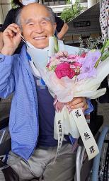 　韓国のソウル高裁で再審無罪判決を受けた柳廷植さん＝７日（李東石さん提供、共同）