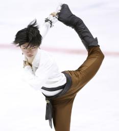 　男子で優勝した吉岡希のフリー＝山新スイミングアリーナ