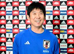 　スペイン戦から一夜明け、笑顔で取材に応じる森保一監督＝２日、ドーハ（（Ｃ）ＪＦＡ）