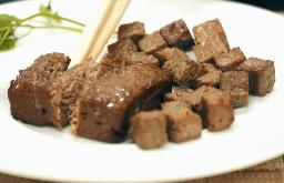 　米ぬかを原料に用いた代替肉（山形大提供）