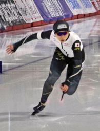 　女子５００メートルＢクラスで滑走する高木美帆＝カルガリー（共同）