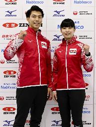 　松村千秋（右）と谷田康真（☆（○の中に小文字のＣ）ＪＣＡ　ＩＤＥ）