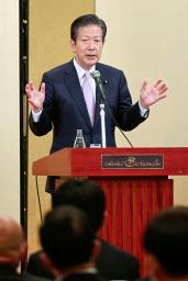 　公明党の会合であいさつする山口代表＝２８日夜、福島県郡山市
