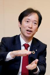 　インタビューに応じる第一生命保険の隅野俊亮社長