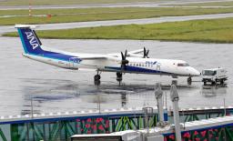 　宮崎空港に緊急着陸したオリエンタルエアブリッジ６７便＝１日午後４時１６分