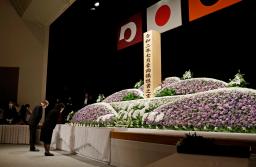 　熊本県人吉市で開かれた２０２０年７月豪雨の追悼式＝２日午前