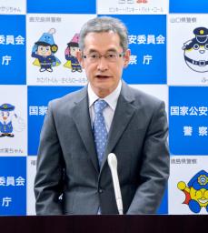 　警察庁で記者会見する露木康浩長官＝６日午前