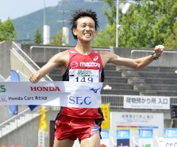 　男子ハーフマラソンで優勝した定方駿＝６月、千代台公園陸上競技場